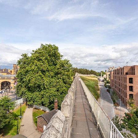 Luxury 2 Bedroom Apartment With Free Parking In The Heart Of York Exterior photo