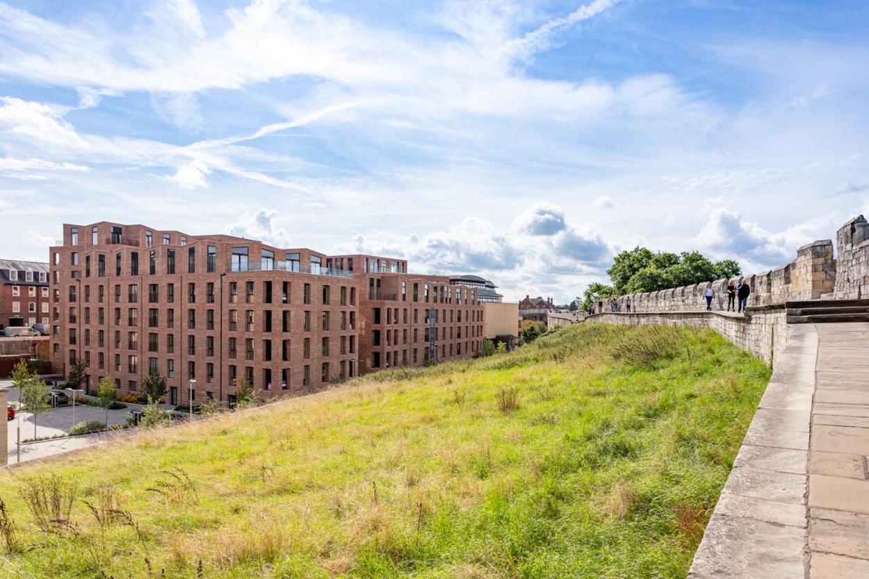 Luxury 2 Bedroom Apartment With Free Parking In The Heart Of York Exterior photo