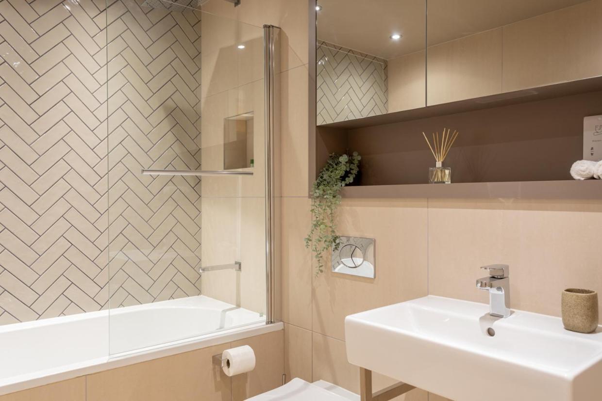 Luxury 2 Bedroom Apartment With Free Parking In The Heart Of York Exterior photo