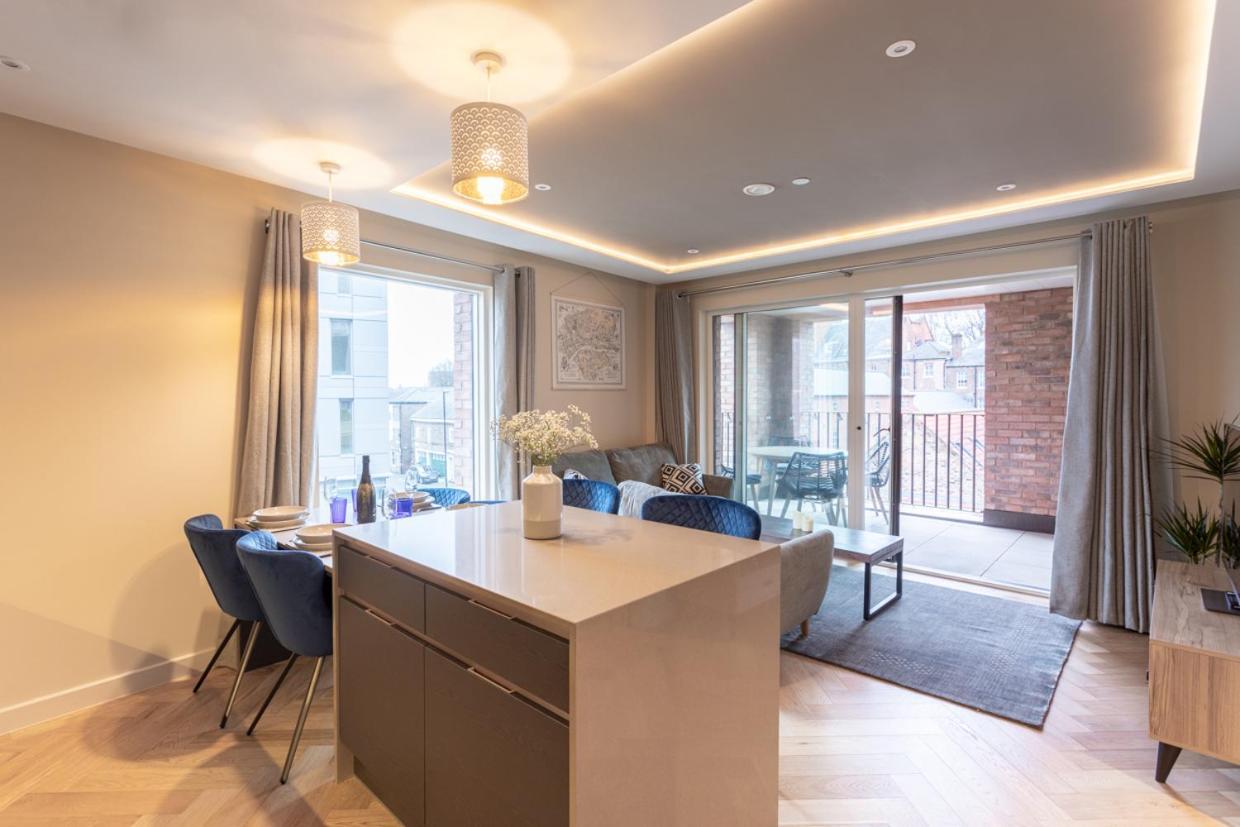 Luxury 2 Bedroom Apartment With Free Parking In The Heart Of York Exterior photo